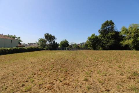 Terreno com 7.813 m² no Centro de Oliveira do Douro | Vila Nova de Gaia