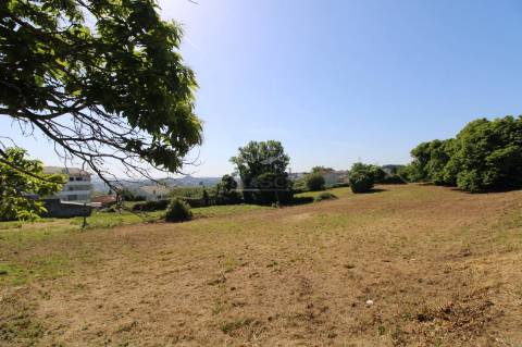 Terreno com 7.813 m² no Centro de Oliveira do Douro | Vila Nova de Gaia