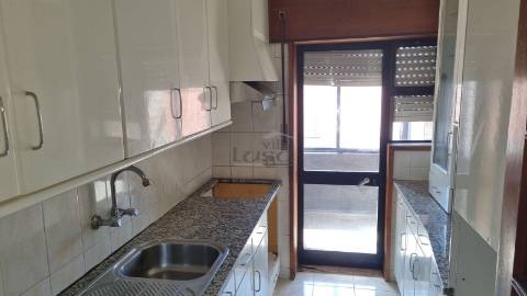 T3 com garagem individual, em Ermesinde, Junto à portagem.