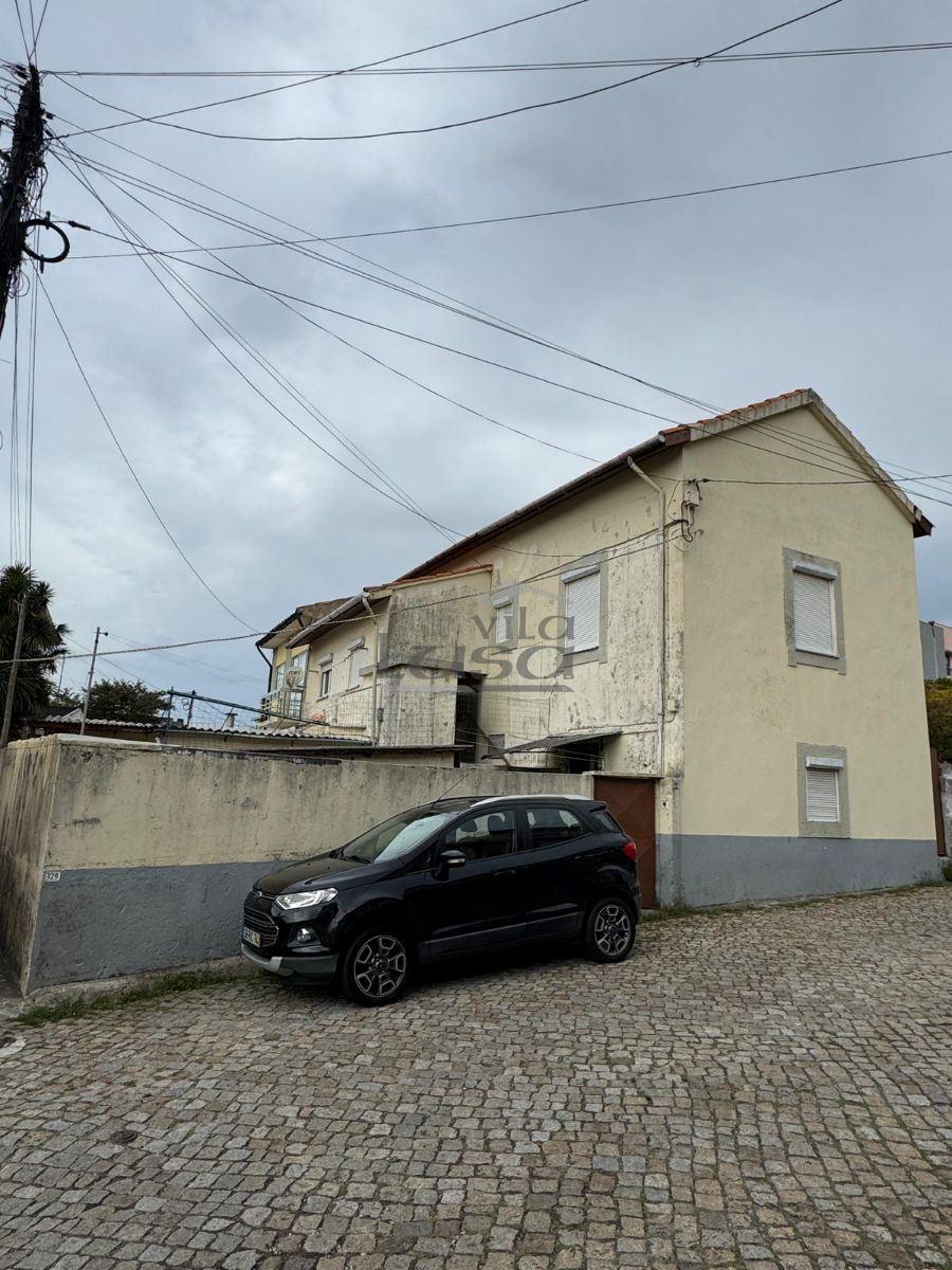 Prédio com 5 casas em Canidelo V.N. de Gaia.