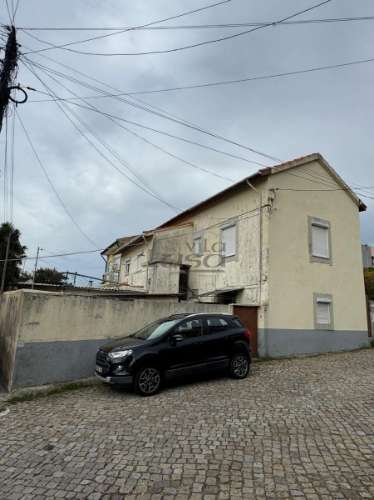 Prédio com 5 casas em Canidelo V.N. de Gaia.