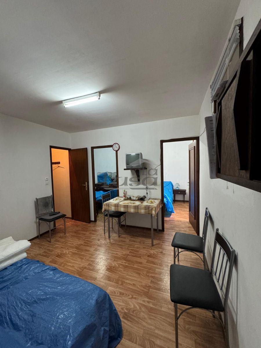 Prédio com 5 casas em Canidelo V.N. de Gaia.