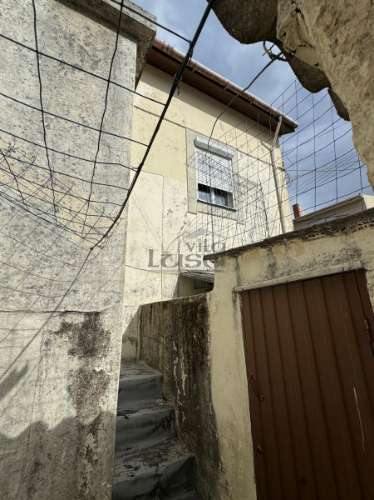 Prédio com 5 casas em Canidelo V.N. de Gaia.