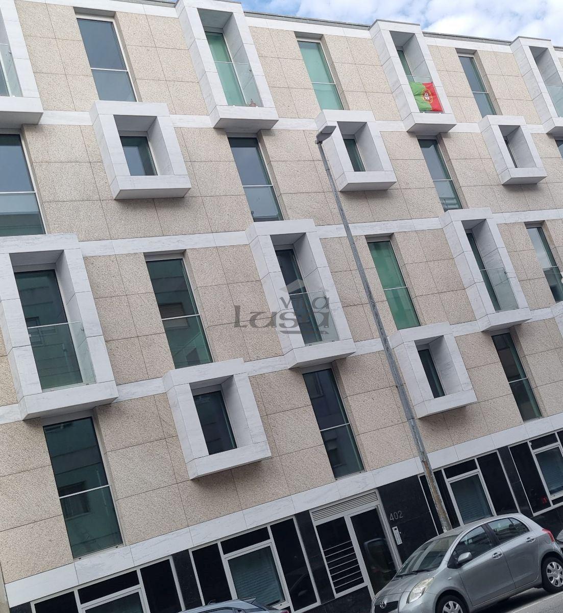 T1 (novo) com àrea descoberta, no centro da Cidade do Porto