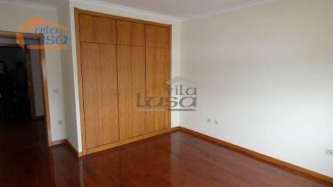 Moradia T3 + escritório, em Campo, Valongo, (ao cruzamento do Pe Américo).
