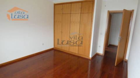 Moradia T3 + escritório, em Campo, Valongo, (ao cruzamento do Pe Américo).