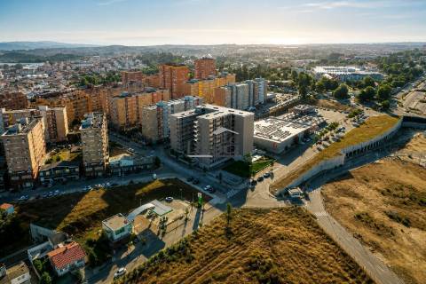 T1 Novo com varanda e lugar de garagem em Vilar de Andorinho.