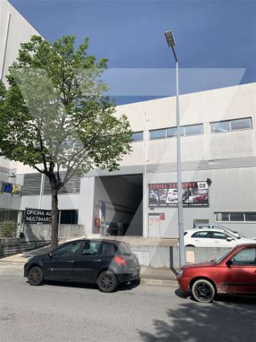 Armazém à Venda em Ermesinde - Valongo.