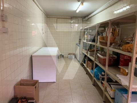 Espaço Comercial para Trespasse em São Caetano - Rio Tinto.