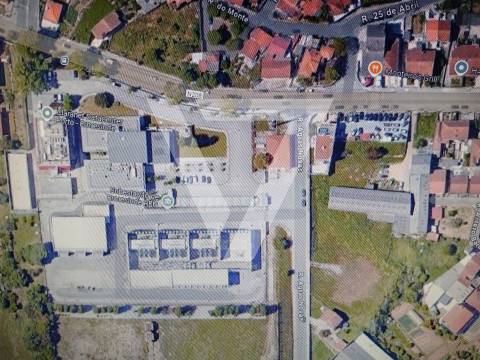 Armazém / Terreno  à Venda em Ermesinde