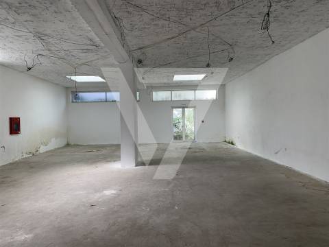 Loja/Escritório à Venda junto ao metro - Matosinhos Sul.