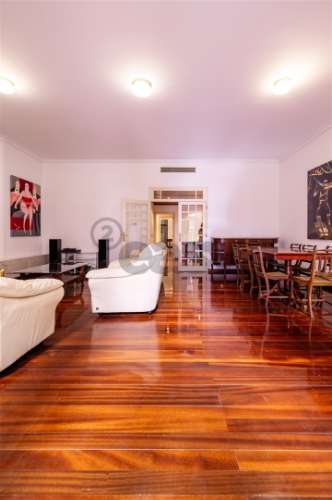 T2 com parqueamento na Rua Braancamp para arrendar