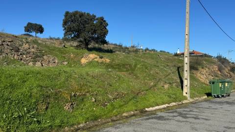 Terreno Urbano com 450m2 na Aldeia do Corvo, Castro Verde