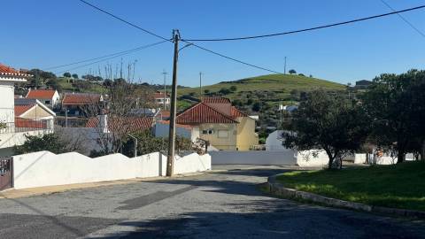 Terreno Urbano com 450m2 na Aldeia do Corvo, Castro Verde