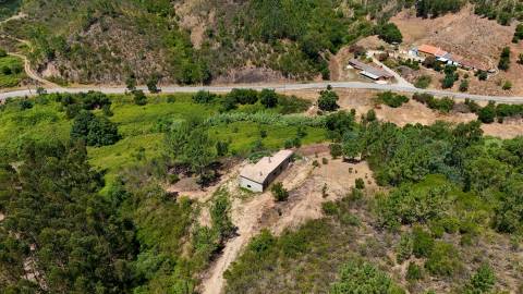 Terreno com construção a 10 min do Autódromo Internacional do Algarve