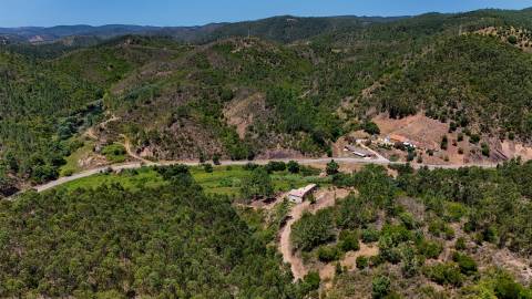 Terreno com construção a 10 min do Autódromo Internacional do Algarve