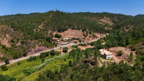 Terreno com construção a 10 min do Autódromo Internacional do Algarve