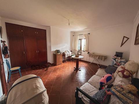 Moradia T3 e Terreno Rústico nas proximidades de Évora