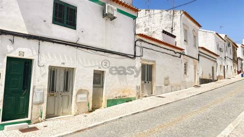 Moradia T2 com Logradouro e Poço no Centro Histórico de Borba| Projeto de Remodelação Incluído