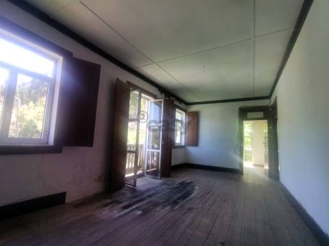 Propriedade com Ruína e Vista Rio para Turismo em Caminha
