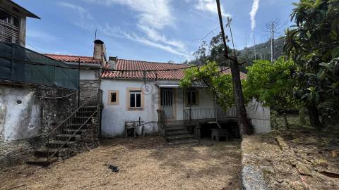 Propriedade com Ruína e Vista Rio para Turismo em Caminha