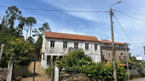 Propriedade com Ruína e Vista Rio para Turismo em Caminha