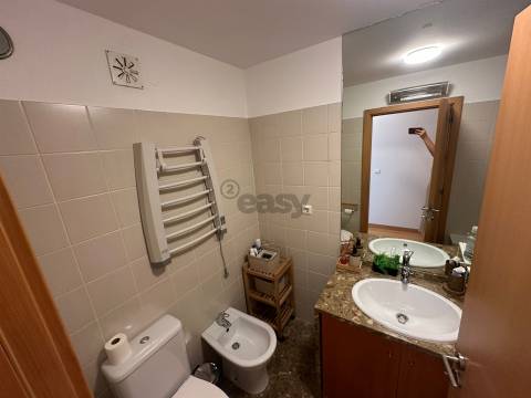 Apartamento T2 Mobiliado e Equipado com parqueamento na Alta de Lisboa