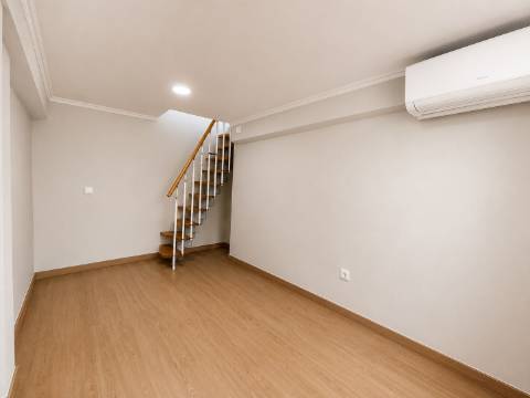 Apartamento T2 Arrendamento em Campolide,Lisboa