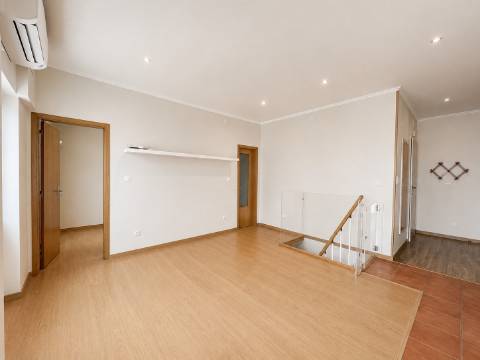Apartamento T2 Arrendamento em Campolide,Lisboa