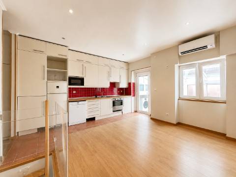 Apartamento T2 Arrendamento em Campolide,Lisboa