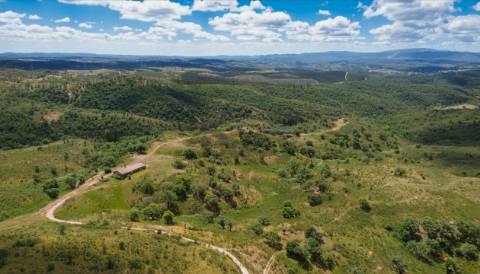 Refúgio alentejano com 45 hectares e vistas deslumbrantes em Odemira