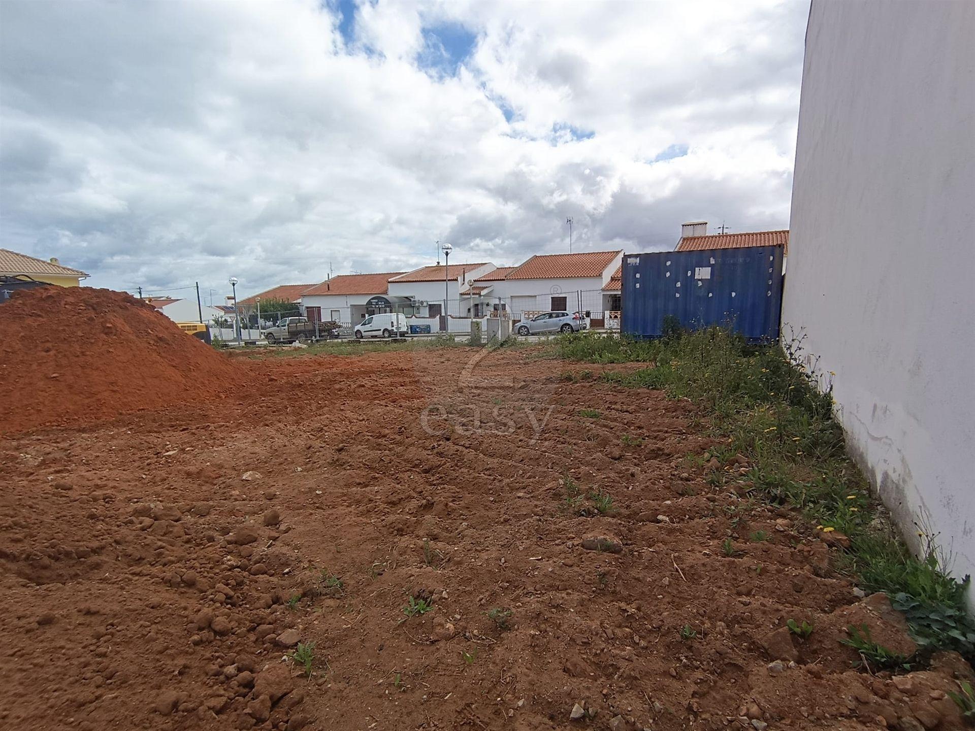 Terreno Urbano com 206.85m2, Alvalade, Santiago do Cacém