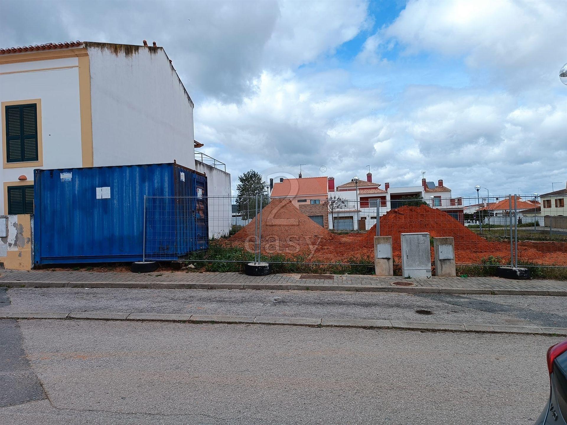 Terreno Urbano com 206.85m2, Alvalade, Santiago do Cacém
