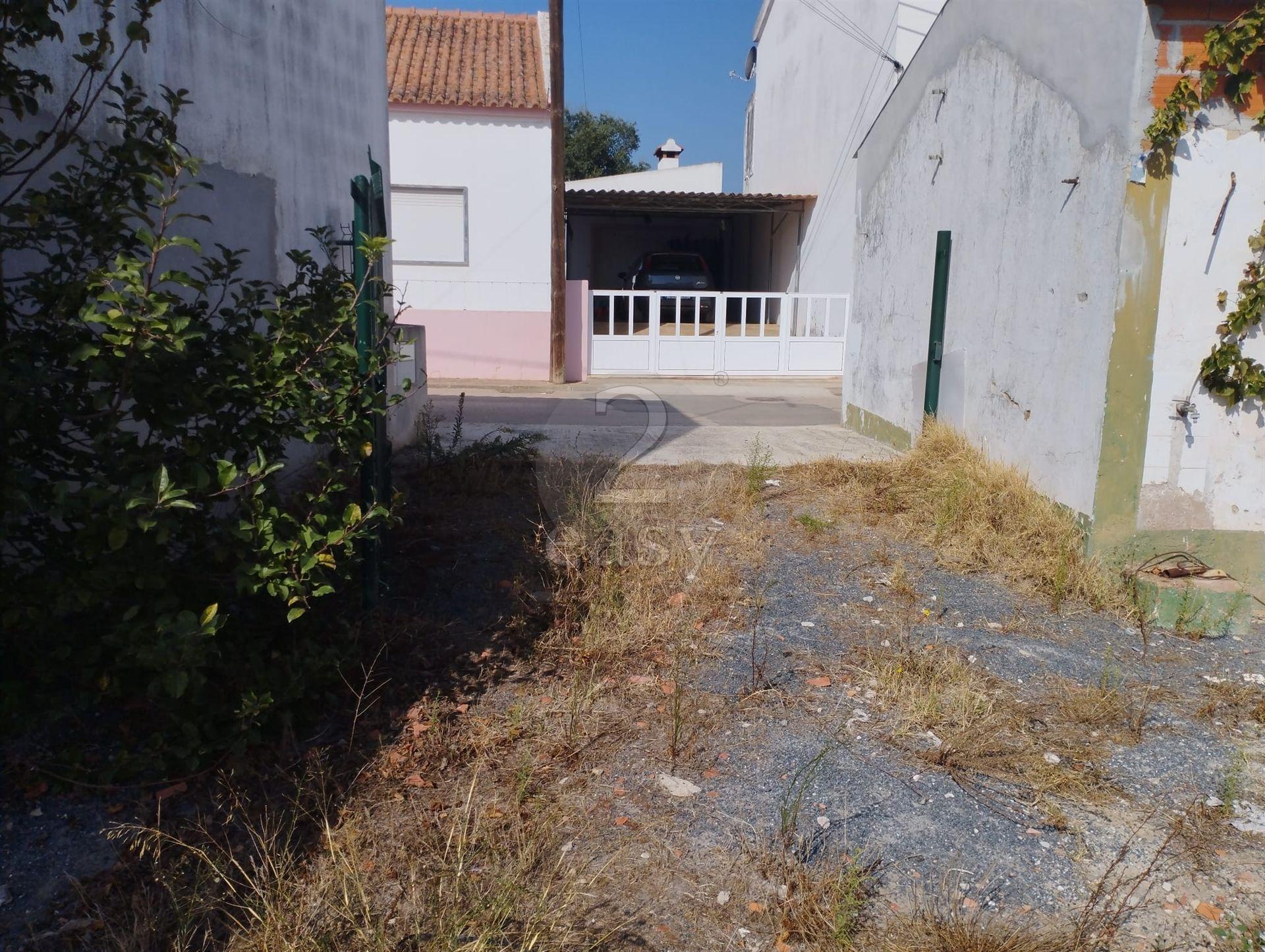 Moradia Térrea para recuperar em terreno de 600m2, Arealão, Santiago do Cacém