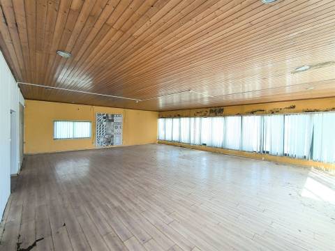 Armazém em lote de 2564m2, Parque das Empresas