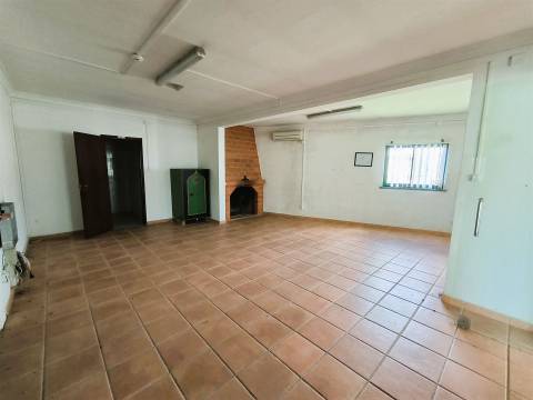 Armazém em lote de 2564m2, Parque das Empresas