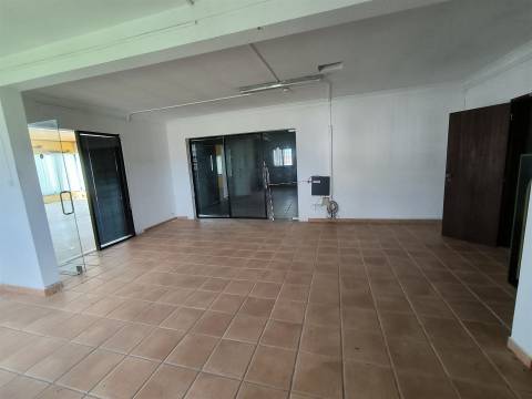 Armazém em lote de 2564m2, Parque das Empresas