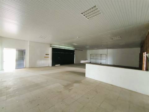 Armazém em lote de 2564m2, Parque das Empresas