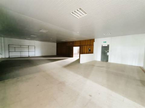 Armazém em lote de 2564m2, Parque das Empresas