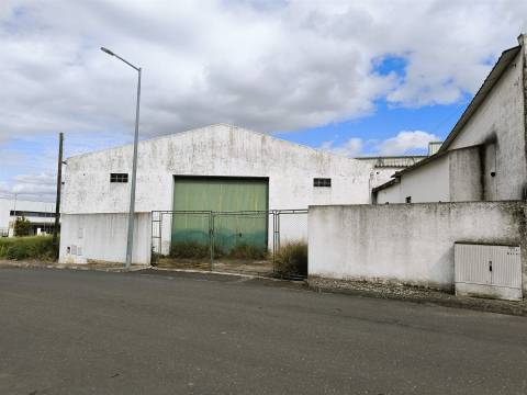 Armazém em lote de 2564m2, Parque das Empresas