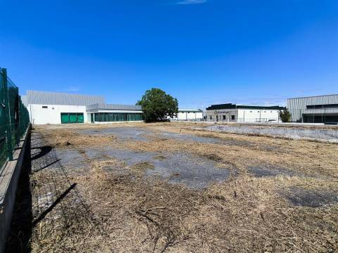 Armazém em lote de 2564m2, Parque das Empresas