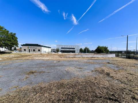 Armazém em lote de 2564m2, Parque das Empresas