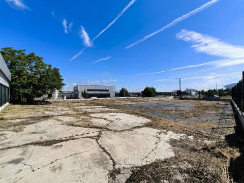 Armazém em lote de 2564m2, Parque das Empresas