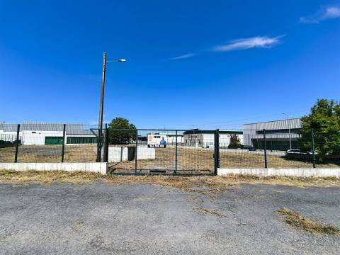 Armazém em lote de 2564m2, Parque das Empresas
