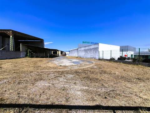 Terreno urbano com 1517 m2, Viabilidade Construção 758m2