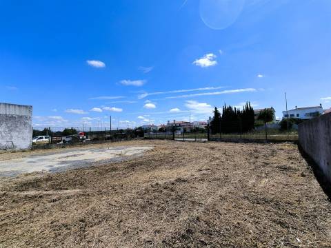 Terreno urbano com 1517 m2, Viabilidade Construção 758m2