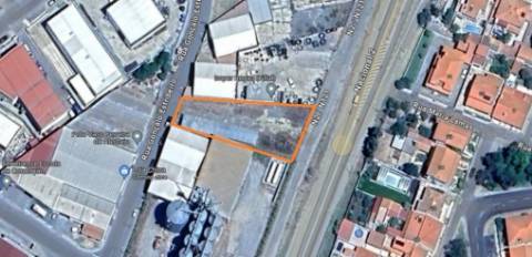 Terreno urbano com 1517 m2, Viabilidade Construção 758m2
