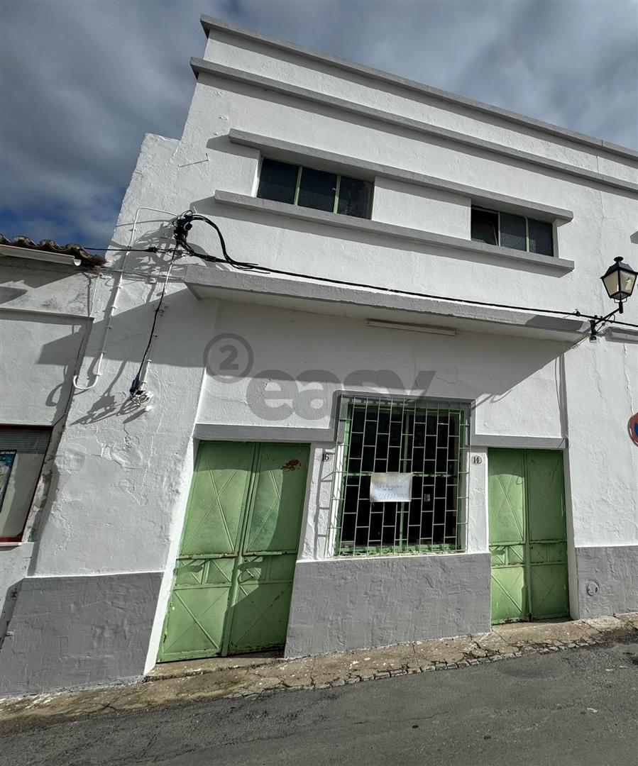 Armazém com Alvará de Indústria e Comércio no centro de Castro Verde