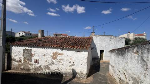 Moradia em Ruína com 6 divisões, Neves da Graça, Santa Bárbara dos Padrões, Castro Verde