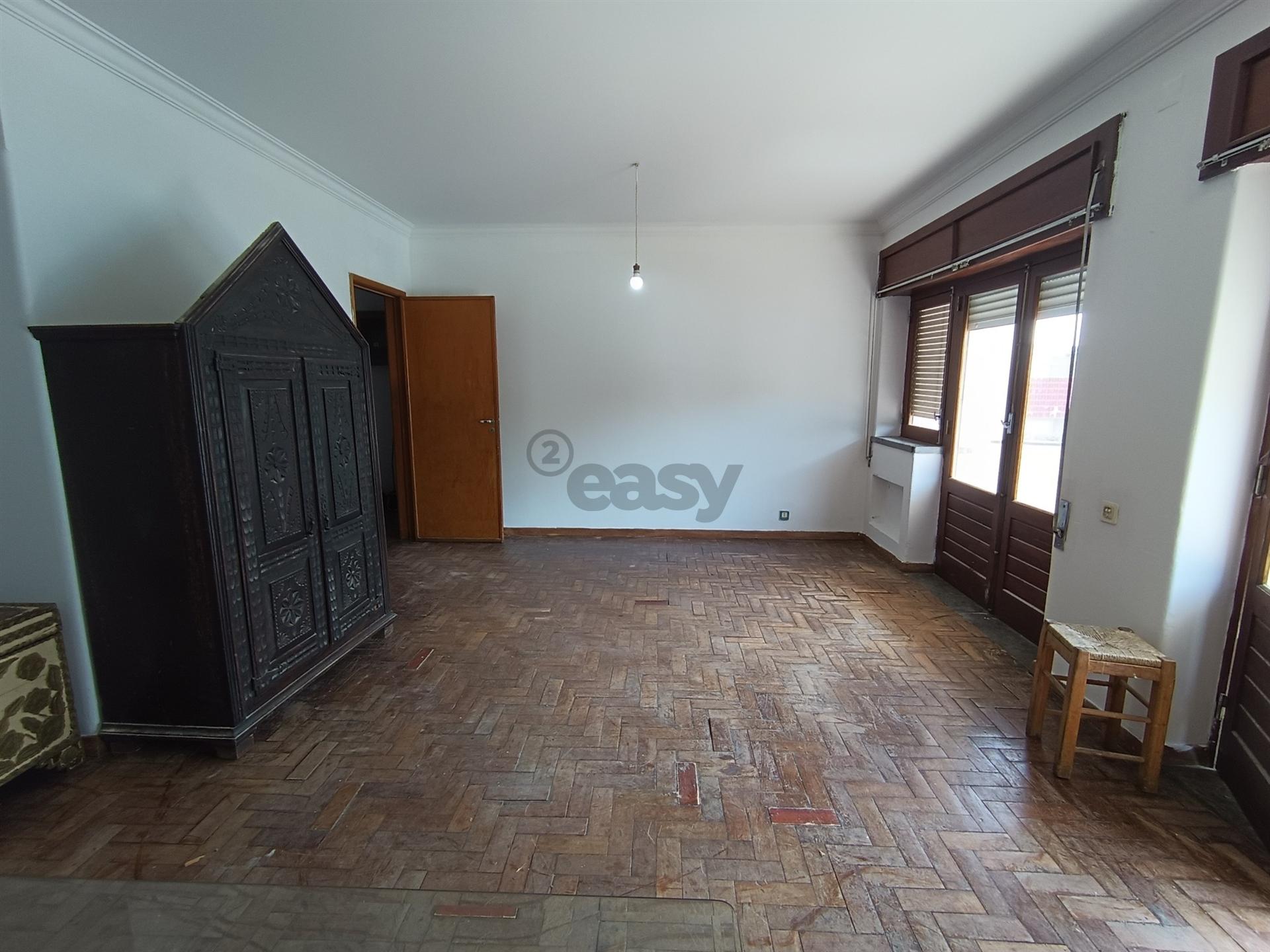 Apartamento T3, R/C com 2 entradas independentes, Fontainhas, Cascais